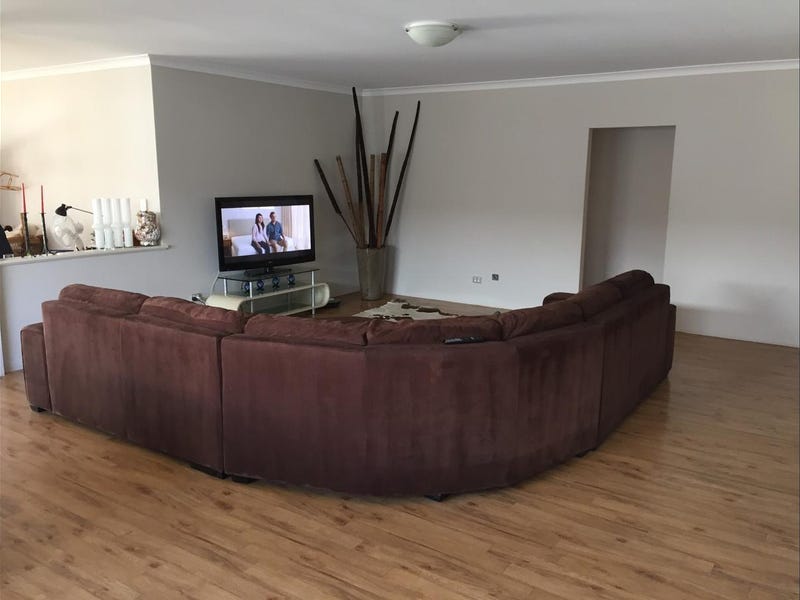 SPACIOUS FAMILY HOME – OPPOSITE 15