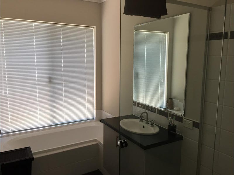 SPACIOUS FAMILY HOME – OPPOSITE 22