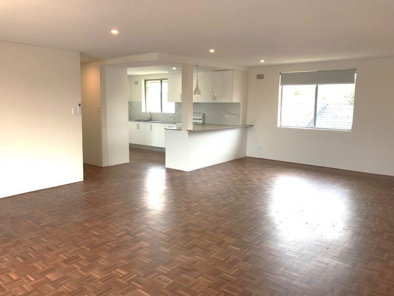 Enormous renovated 3-bedroom apartment at 3