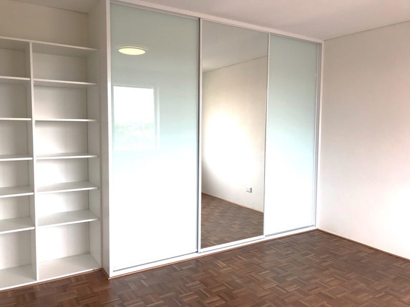 Enormous renovated 3-bedroom apartment at 4
