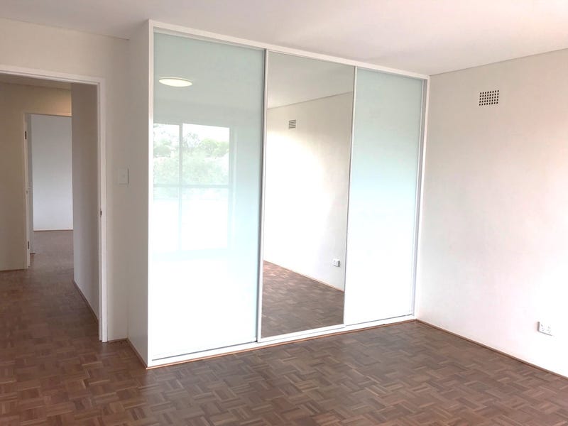 Enormous renovated 3-bedroom apartment at 5
