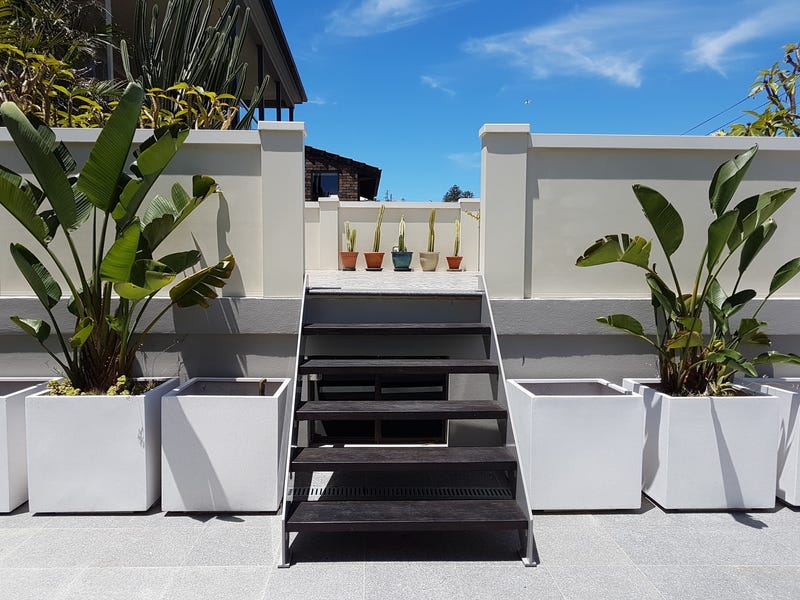 Curly Beachside Patio Apartment 10