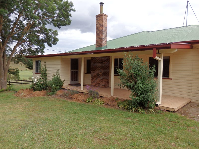 Beautiful home in idyllic rural setting, close to town