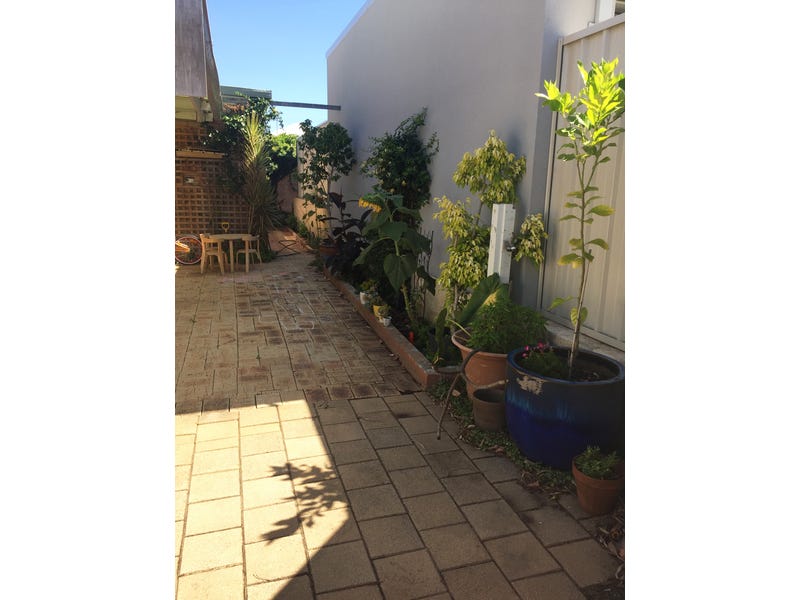 Walk to the beach – 18