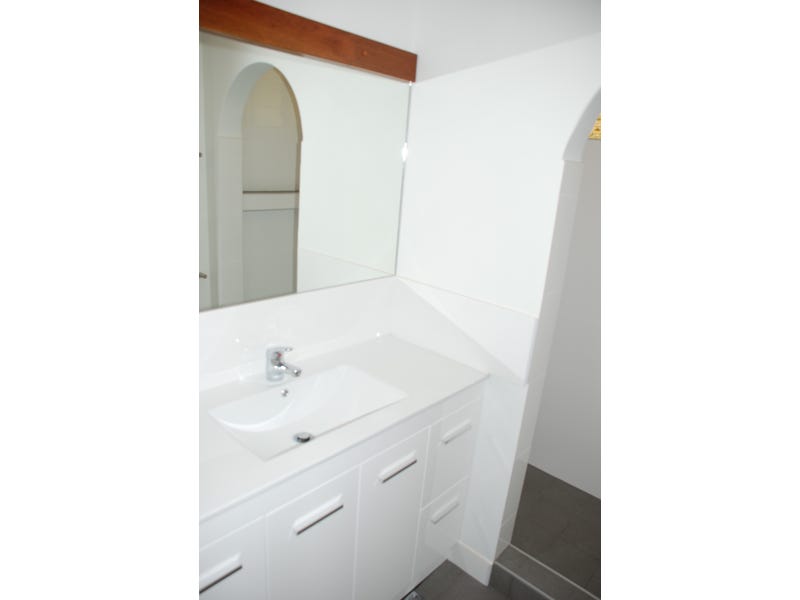ALL NEW INTERIOR, BEAUTIFULLY RENOVATED 11