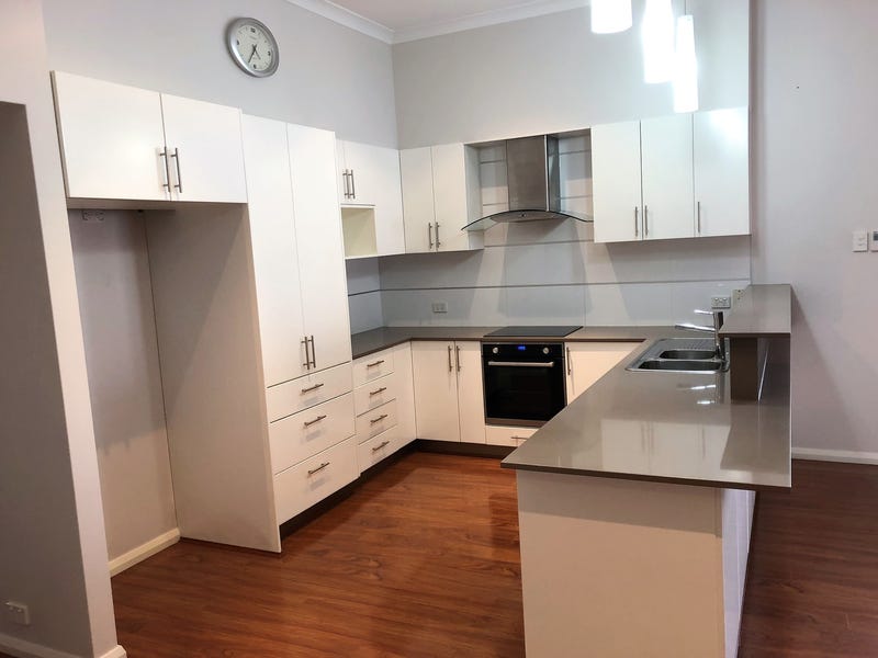 Modern Living and Easy to 4