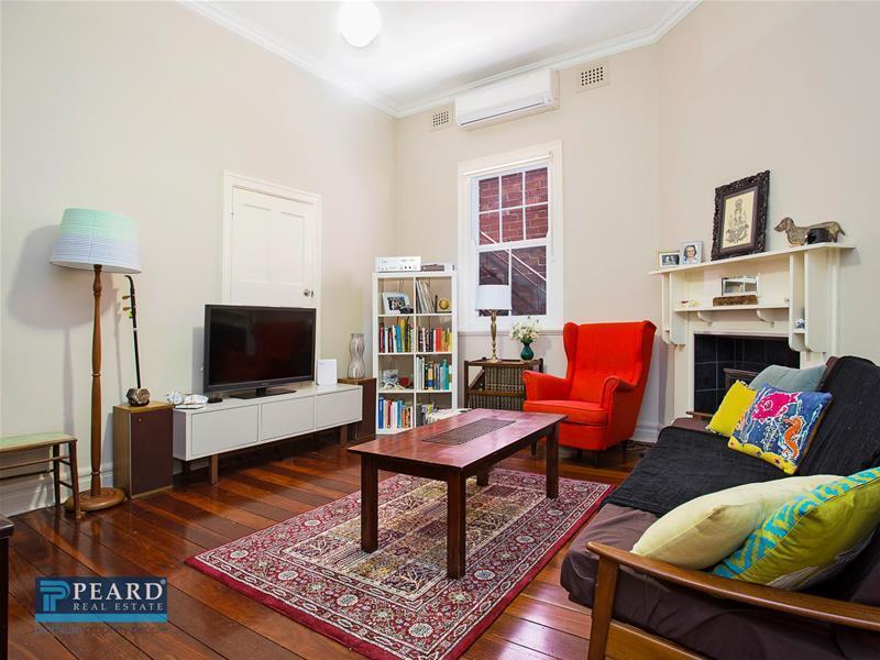 Stunning Heritage Art Deco Apartment 2