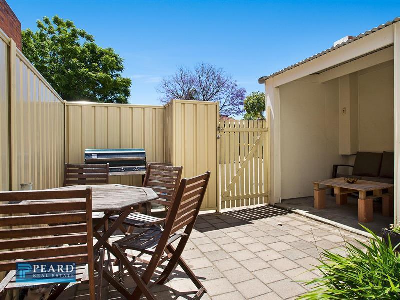 Stunning Heritage Art Deco Apartment 8