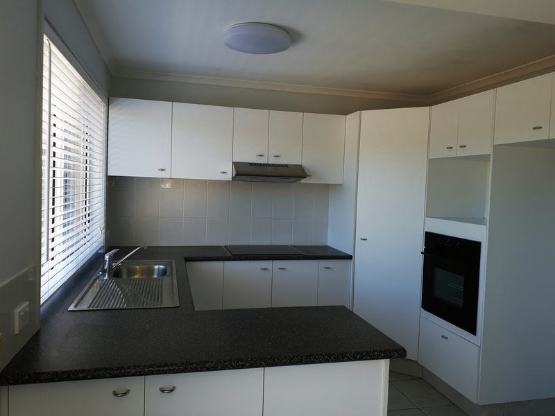 SPACIOUS 3 BEDROOM TOWN HOUSE 4