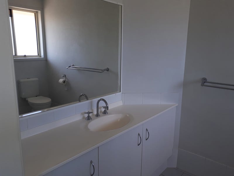 SPACIOUS 3 BEDROOM TOWN HOUSE 7
