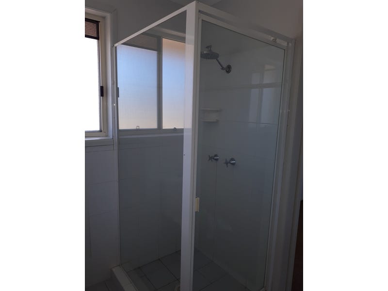 SPACIOUS 3 BEDROOM TOWN HOUSE 8