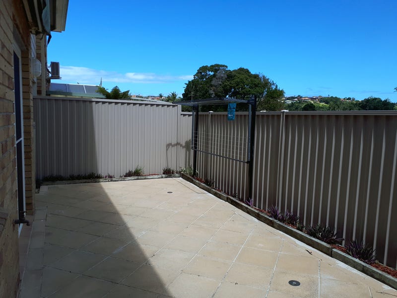 SPACIOUS 3 BEDROOM TOWN HOUSE 14