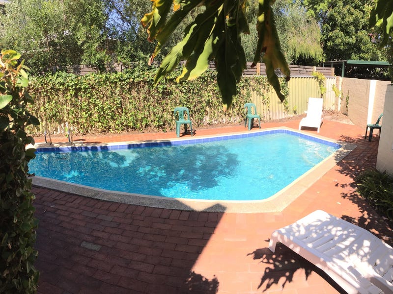 50m to river foreshore 8