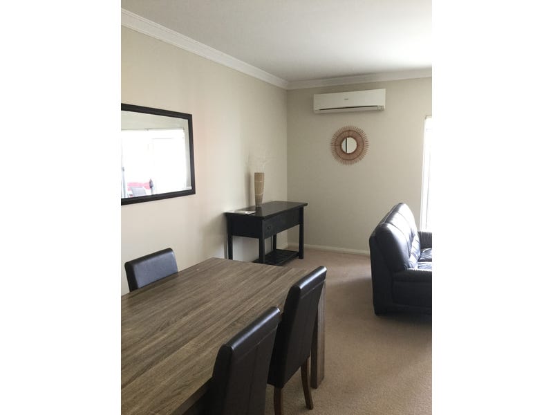 Two bedroom furnished apartment for 12