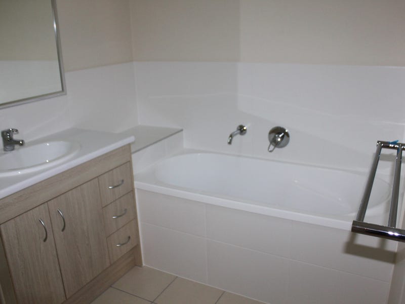 Lovely 2 bed unit in 5