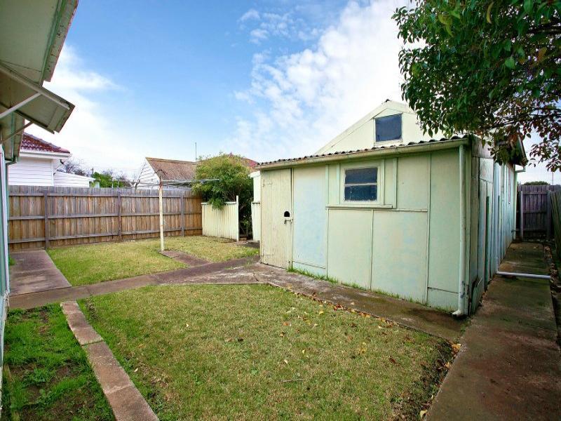 Lovely Weatherboard Home in the 8