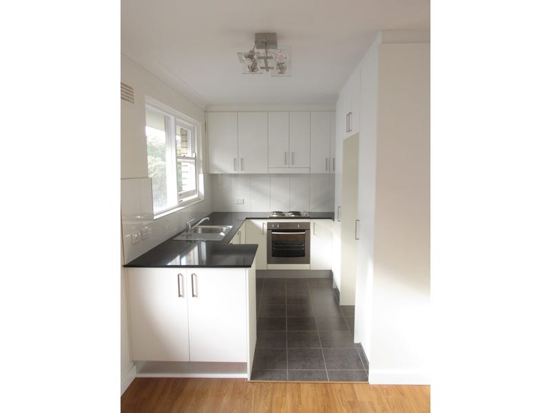 Dee Why Beach Lifestyle Location, Renovated 2 Bedroom Apartment