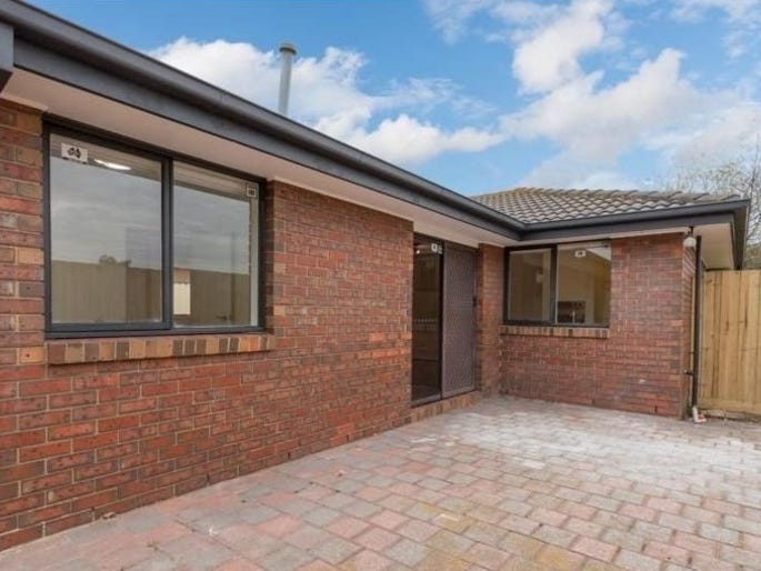 LARGE UNIT WITH OWN FRONTAGE 8