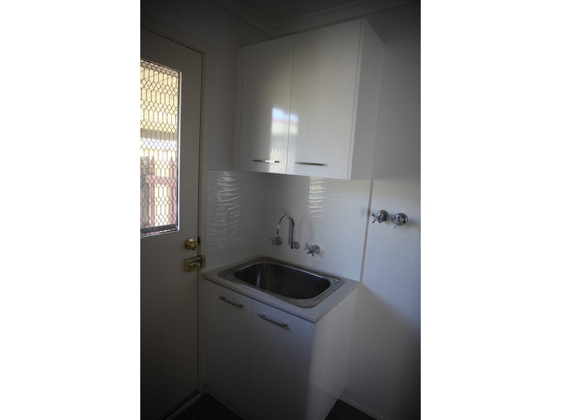 LARGE UNIT WITH OWN FRONTAGE 9