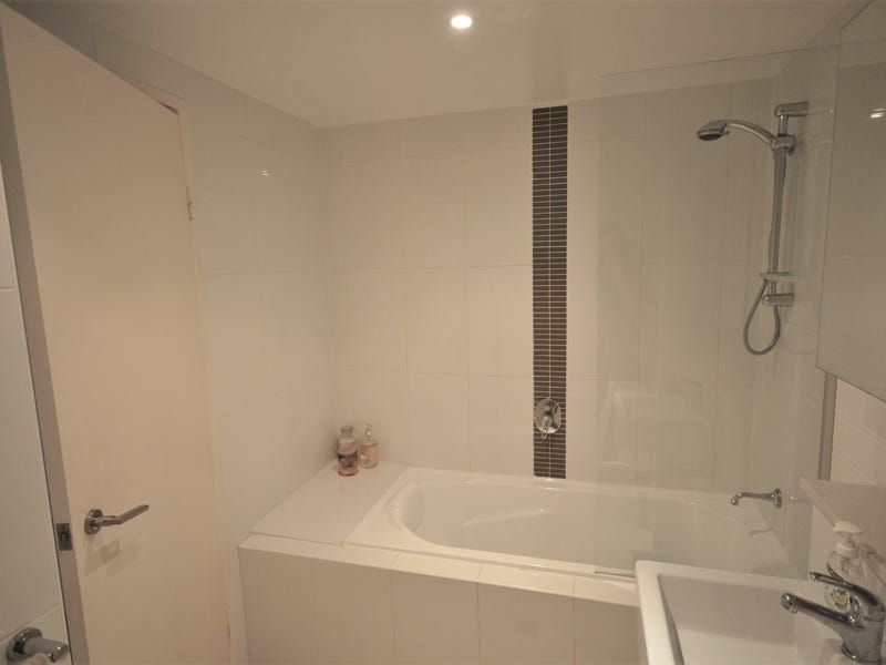 Large Modern 2 BR Apartment 6