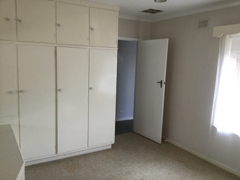 Large 2 bedroom unit for 3