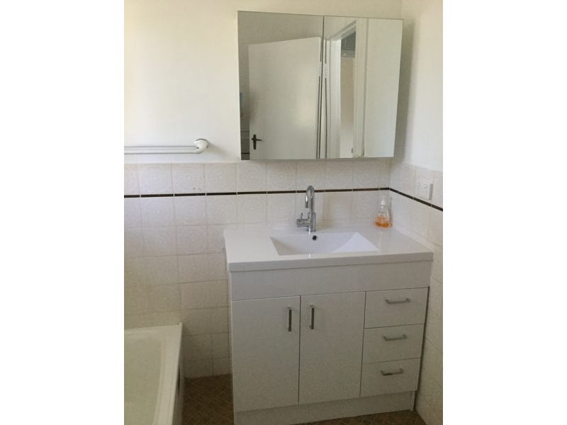 Large 2 bedroom unit for 7