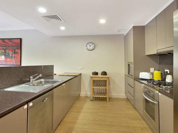 Extremely Spacious Garden Apartment 3