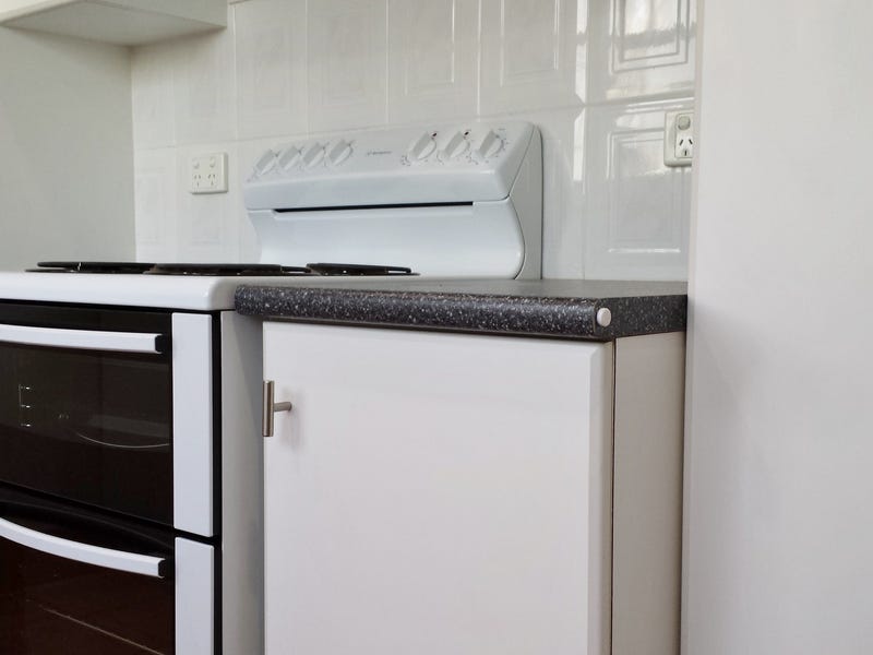 Aircon, two car garage. Convenient, 4