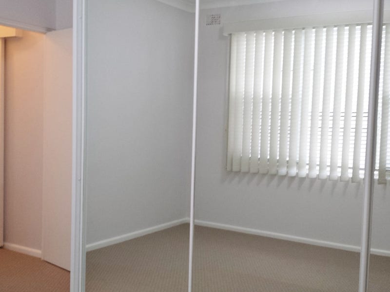 Aircon, two car garage. Convenient, 7