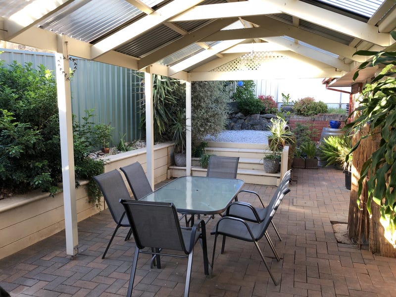 Stunning Courtyard Garden And Large 2