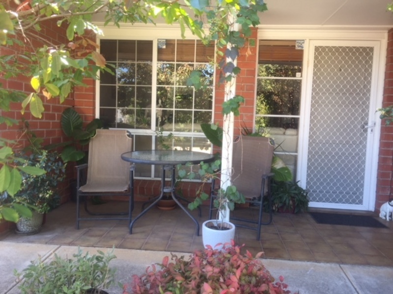 Stunning Courtyard Garden And Large 3