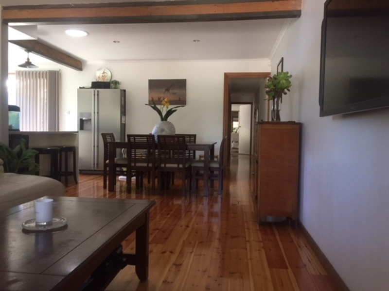 Stunning Courtyard Garden And Large 7