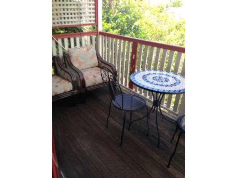 CORINDA FULLY FURNISHED TOWNHOUSE 4