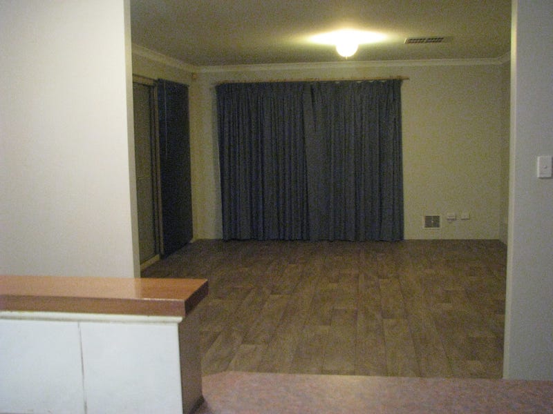 Near Joondalup. Large 4 bedroom, 4