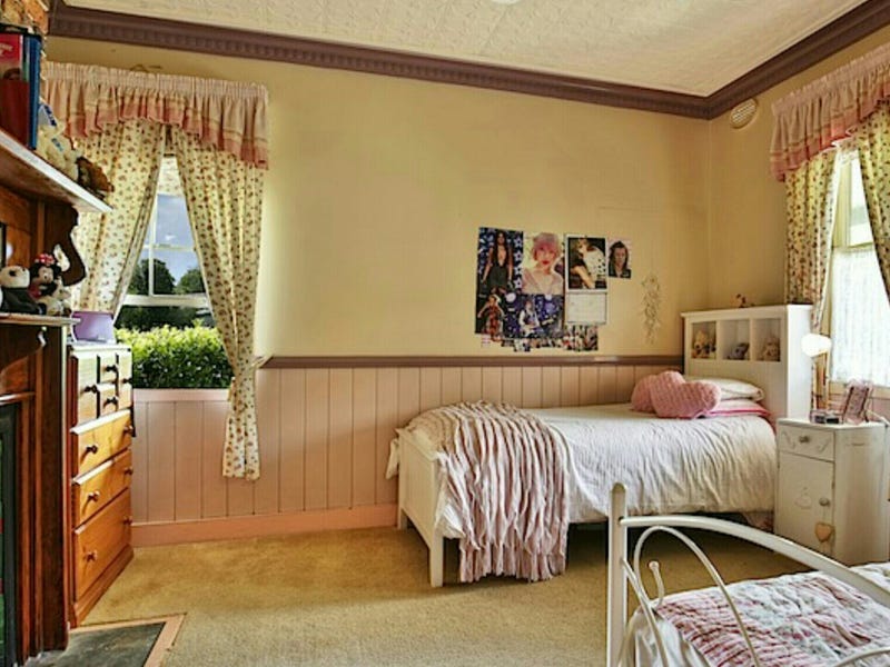 HISTORIC CHARACTER FILLED VICTORIAN HOME 9