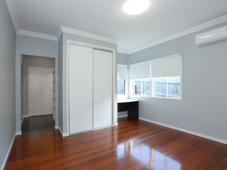 Large Home in Tarragindi – 9