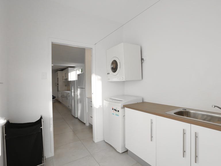 Large Home in Tarragindi – 11