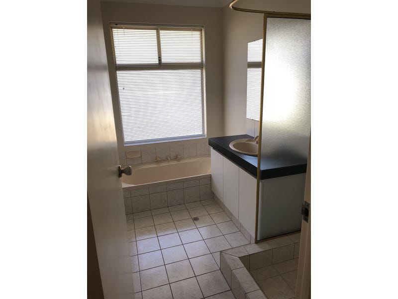 Mindarie Cottage Close to Schools 6