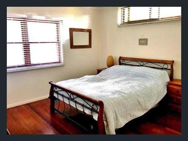 3 bedroom, upper level duplex, 4