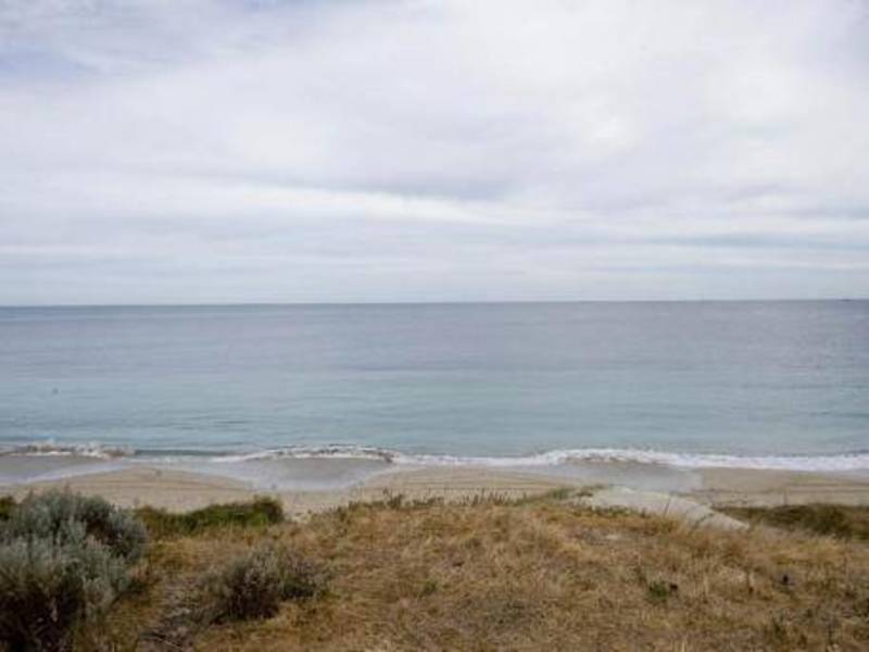 ULTIMATE BEACHSIDE LIVING. 150 METRES 3