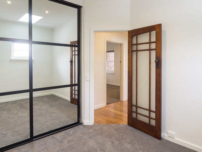 Modern First Floor Apartment 4