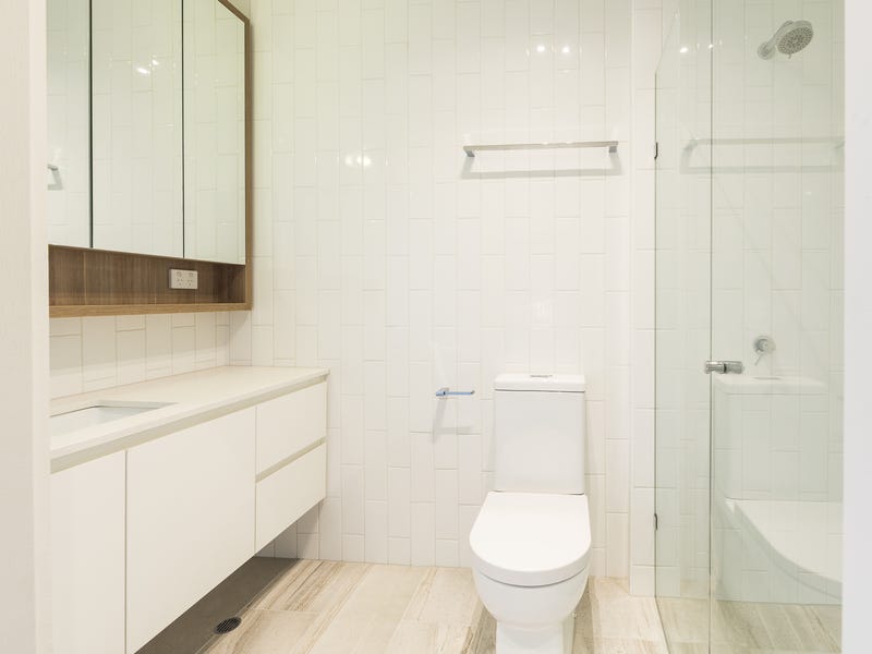 Modern First Floor Apartment 6