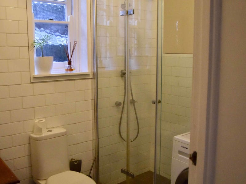 Bright spacious renovated 2 bedroom 11