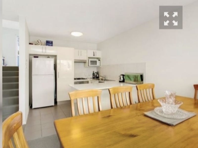 Spacious Modern Town House 3
