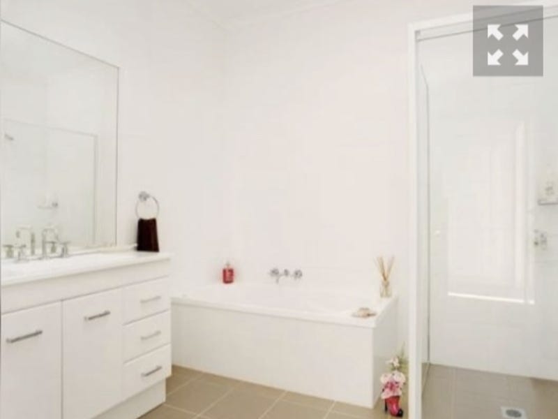 Spacious Modern Town House 4