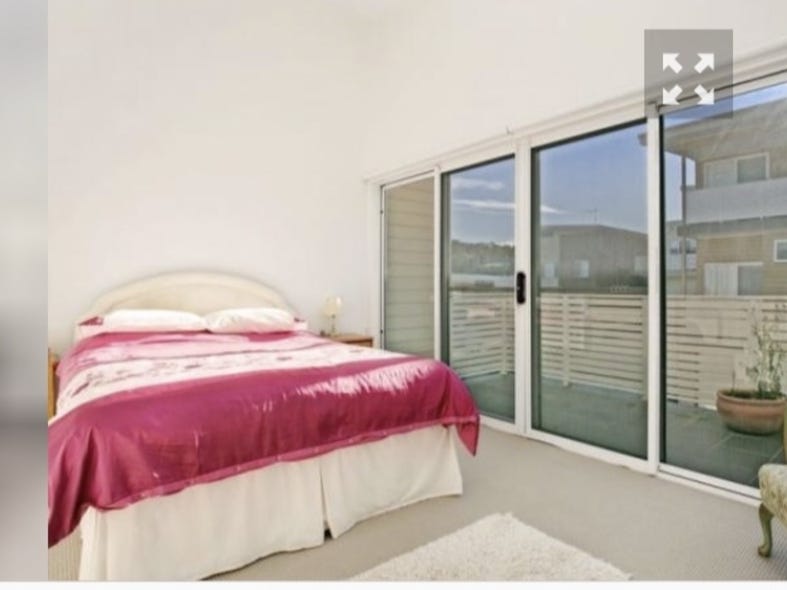 Spacious Modern Town House 5