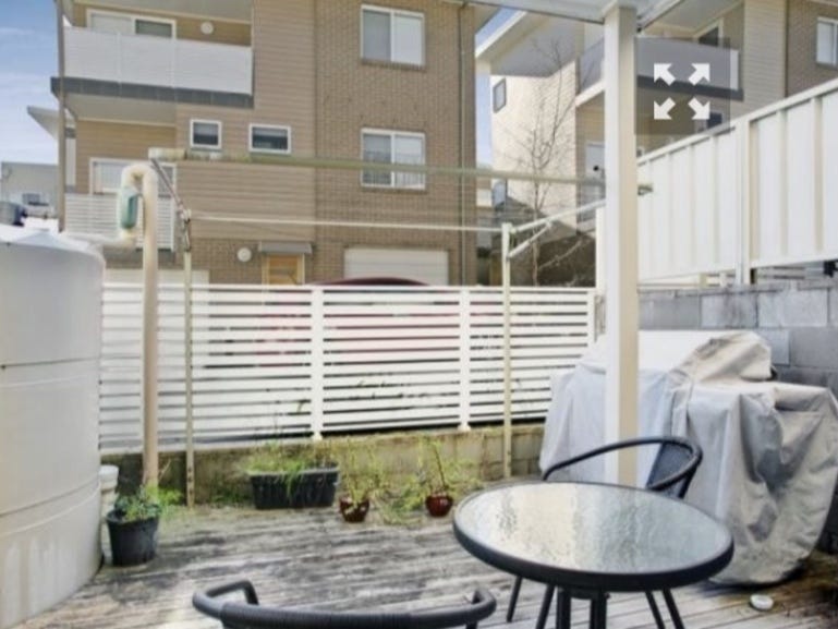 Spacious Modern Town House 6