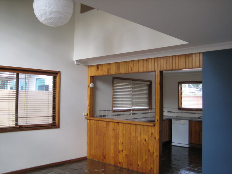 MAIN BEACH 3-BEDROOM DUPLEX