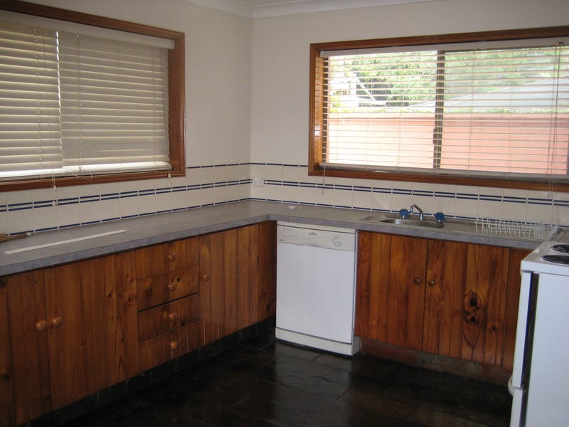 MAIN BEACH 3-BEDROOM DUPLEX 4