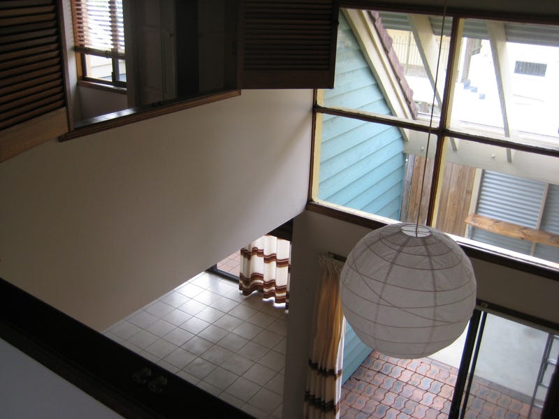 MAIN BEACH 3-BEDROOM DUPLEX 5